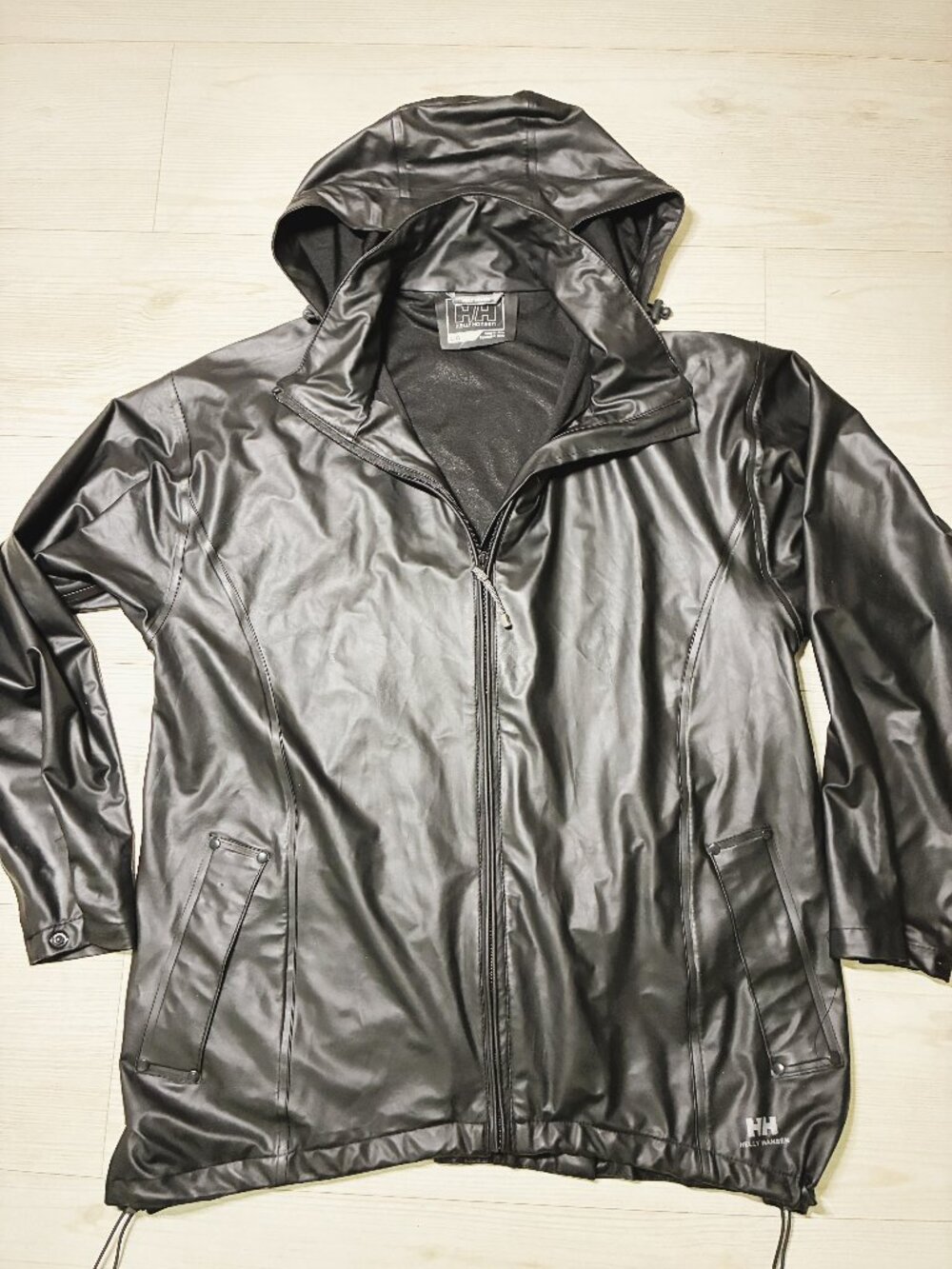 Helly Hansen Black Hooded Waterproof Rain Jacket Matte Coat Men's Size Large
